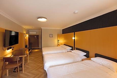Deluxe Family Room