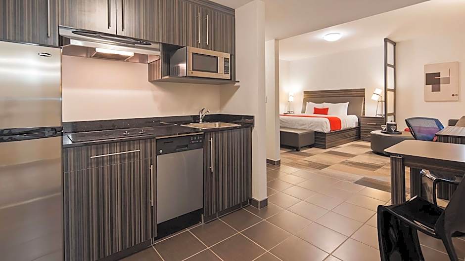 Best Western Plus Airport Inn & Suites