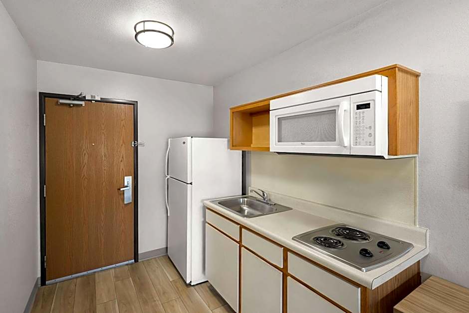Days Inn & Suites by Wyndham Rochester South