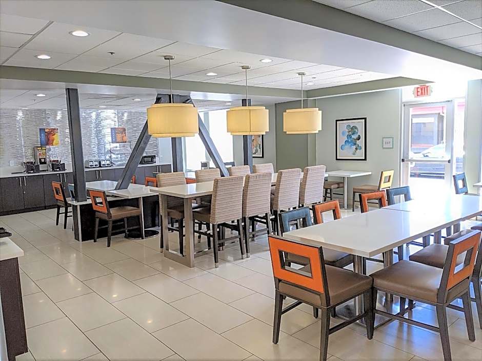 Best Western Plus Commerce Hotel