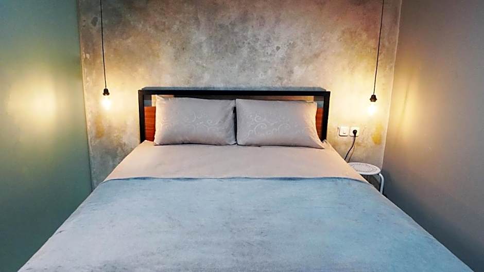 Hostel 18 Pasangan Butuh Surat Nikah