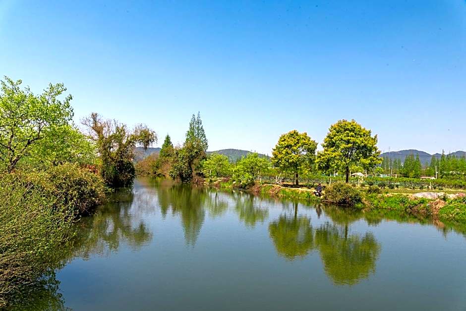 HUALUXE Ningbo Harbor City By IHG