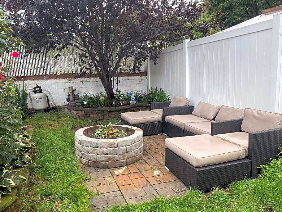 Casa Rosado @ NYC Home Pool Firepit Parking Ferry