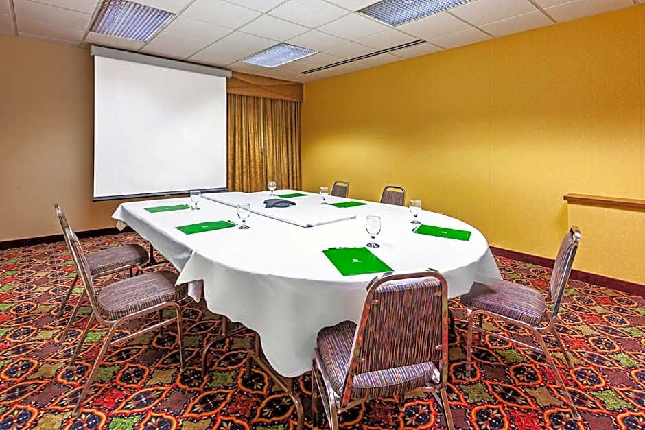 Holiday Inn & Suites Springfield-I-44 By IHG