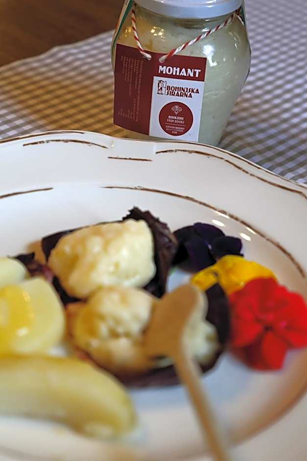 Hotel Tripi, restaurant and pizzeria