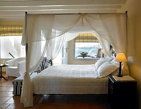 Two-Bedroom Master Suite Caldera View