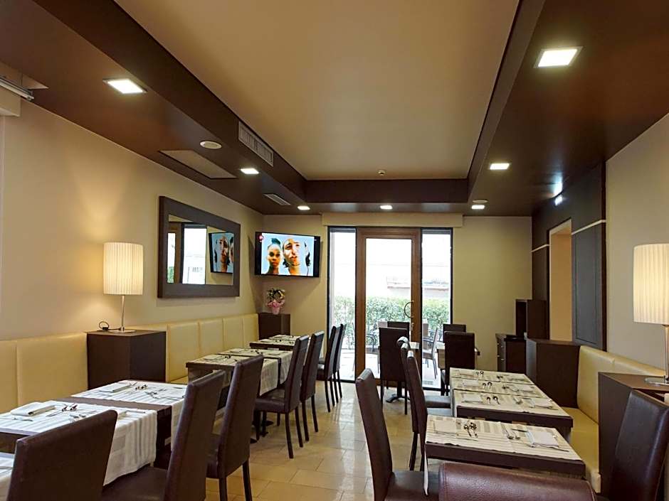 Hotel Clarin 14 by Dori