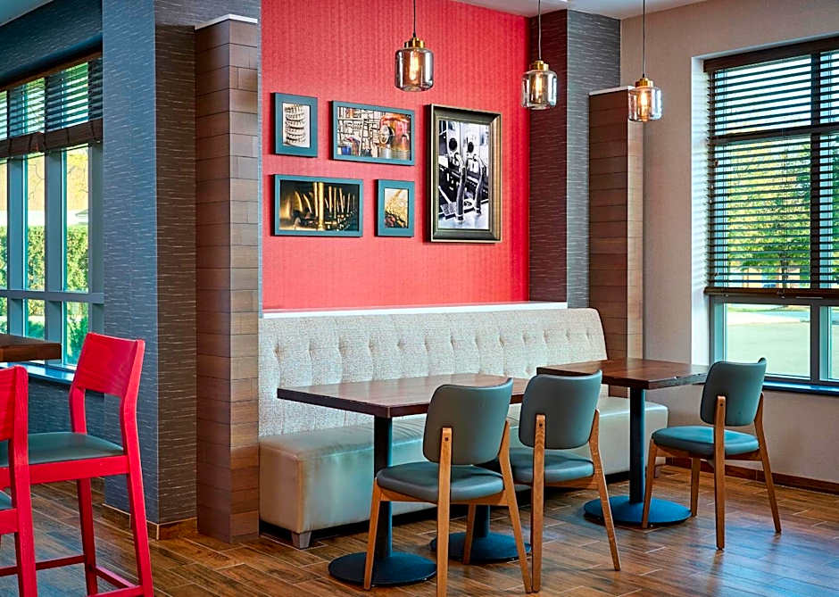 Holiday Inn & Suites Oakville at Bronte By IHG