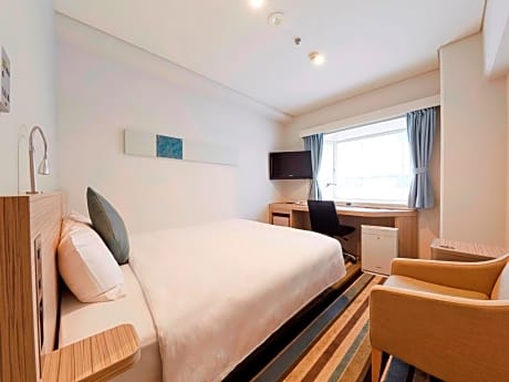 Small Double Room with Lounge Access ＆ Complimentary Light Breakfast - Non-Smoking