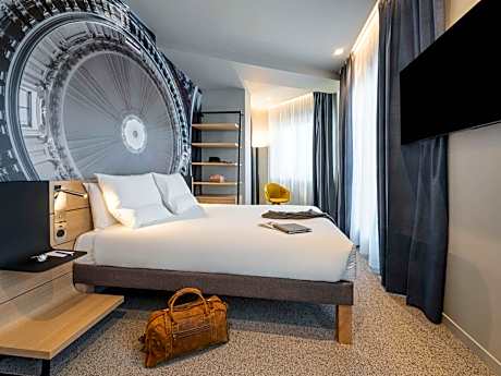 Superior Double Room with Balcony and View