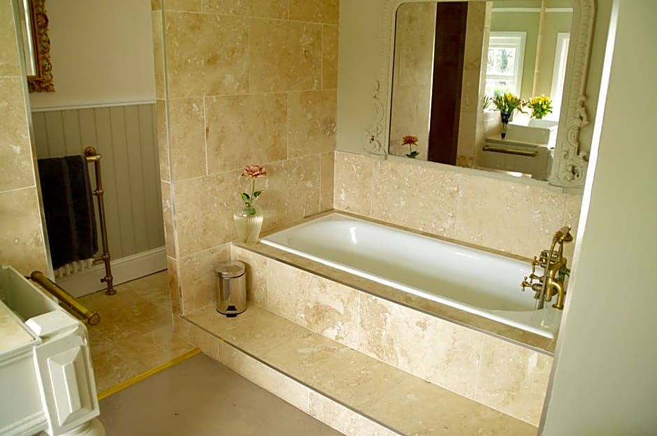 Cedar House Boutique B&B