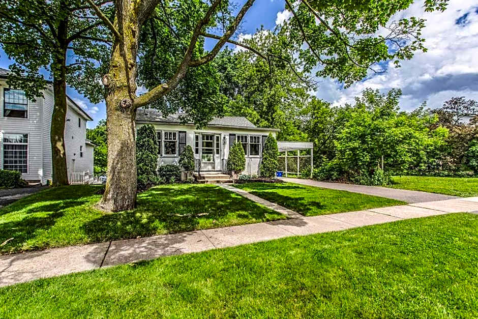 Boutique Serenity Quality Home @ downtown by the Shaw
