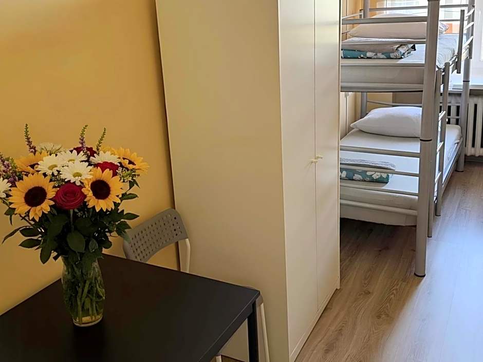 Hostel Oliwka - Metro Świętokrzyska