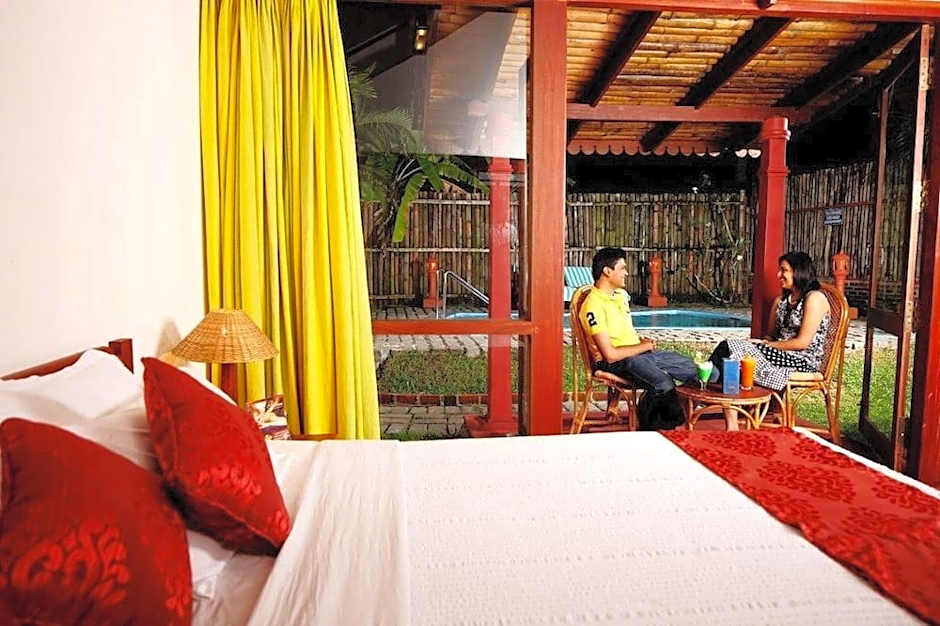 Abad Whispering Palms Kumarakom Hotel