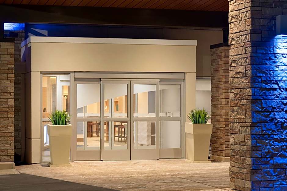 Holiday Inn Express & Suites Cincinnati South - Wilder By IHG