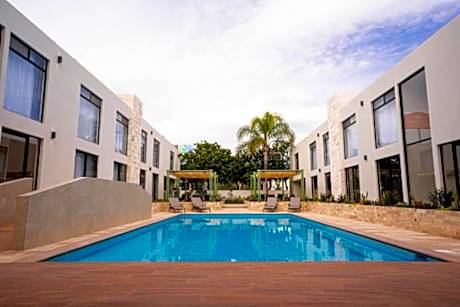 La Posada Hotel y Suites