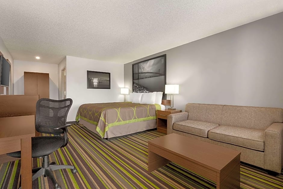 Super 8 by Wyndham Windsor/Dougall