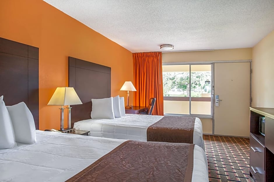 Days Inn by Wyndham Brooksville