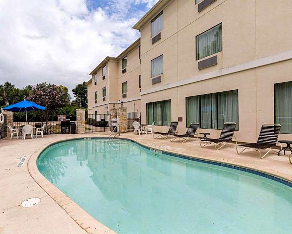 Quality Suites Huntsville Near University