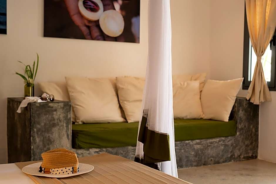 Casa Beach Hotel "Casa Del Mar"