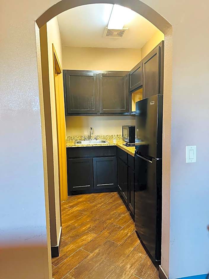 Executive Inn & Suites