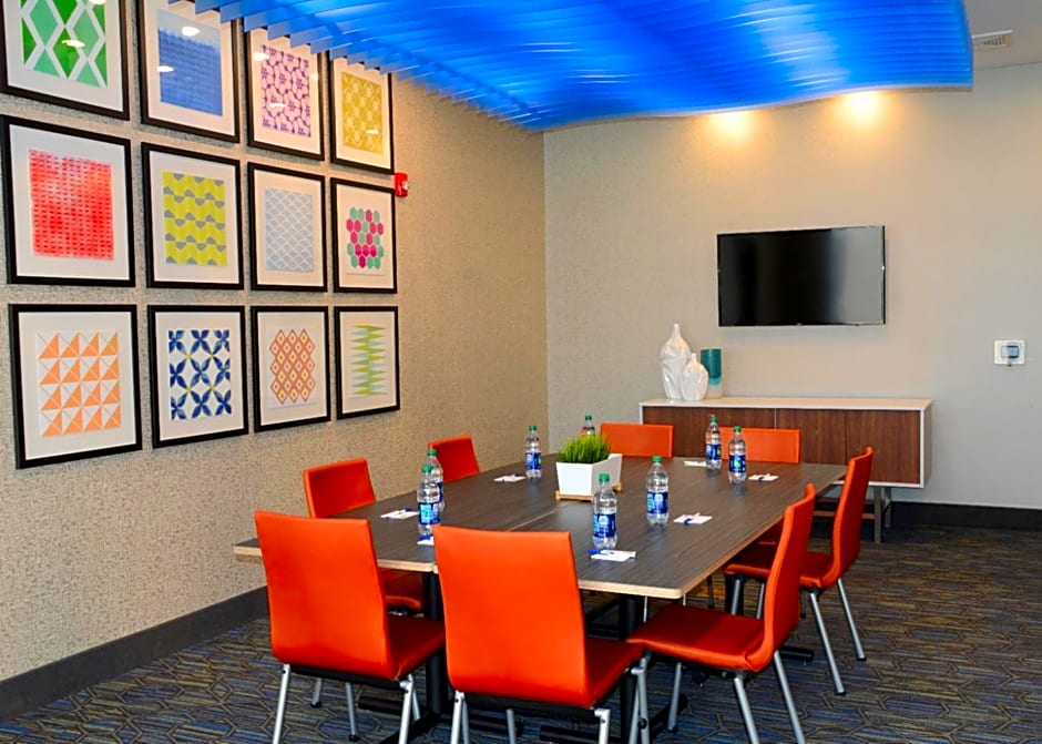 Holiday Inn Express & Suites Pittsburgh - Monroeville By IHG