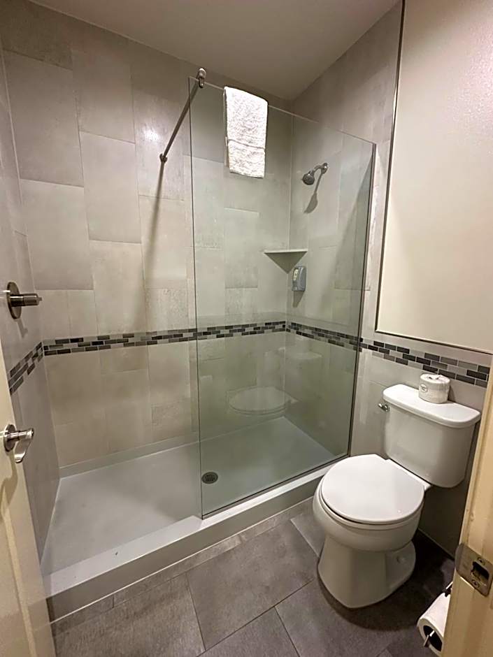 Scottish Inn and Suites