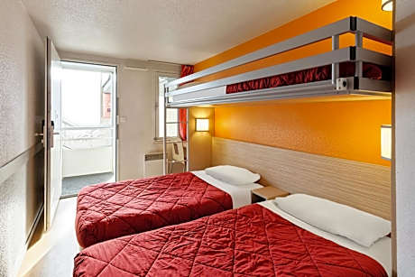 Triple Room (1 Double Bed + 1 Single Bed)