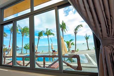 Family Room with Sea View