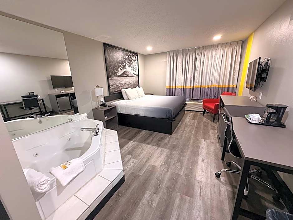 Super 8 by Wyndham Macomb