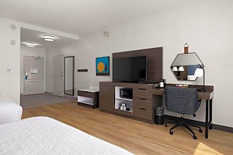 Room with Two Queen Beds - Non-Smoking
