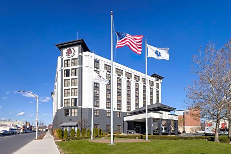 DoubleTree by Hilton Boston Logan Airport Chelsea