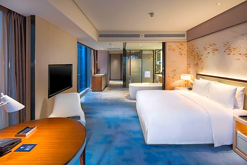Photo 1 of 4 of Deluxe 1 King Bed, River View