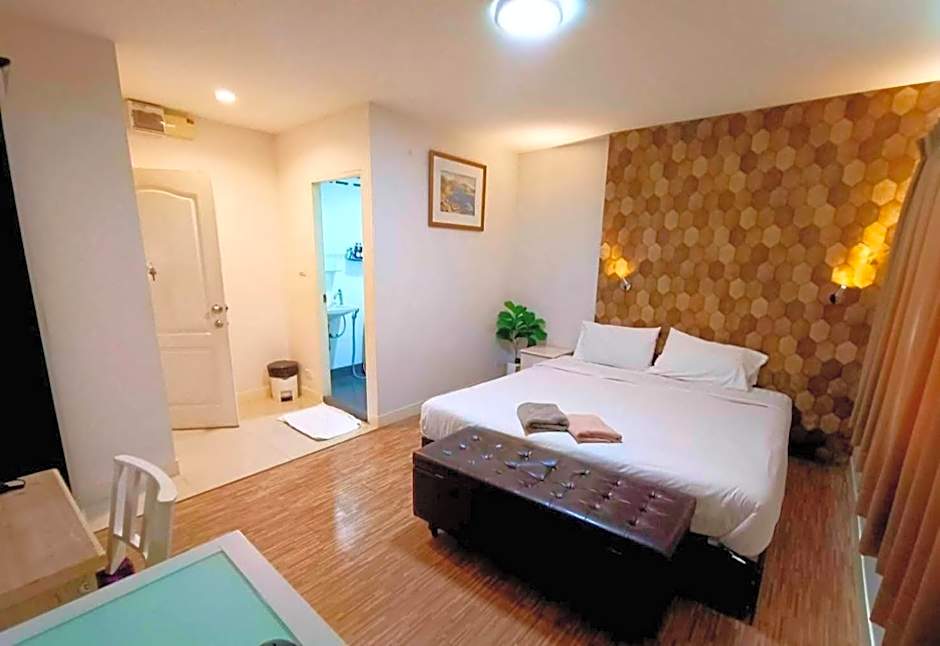 Tim Place - BTS Phra Khanong