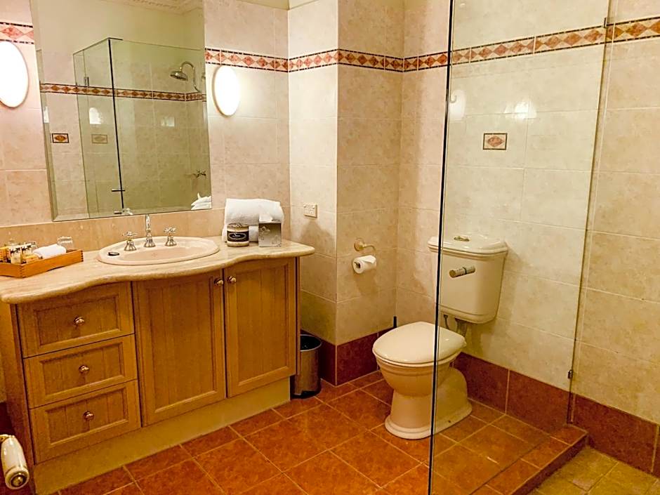 Royal Albert Apartments Hotel