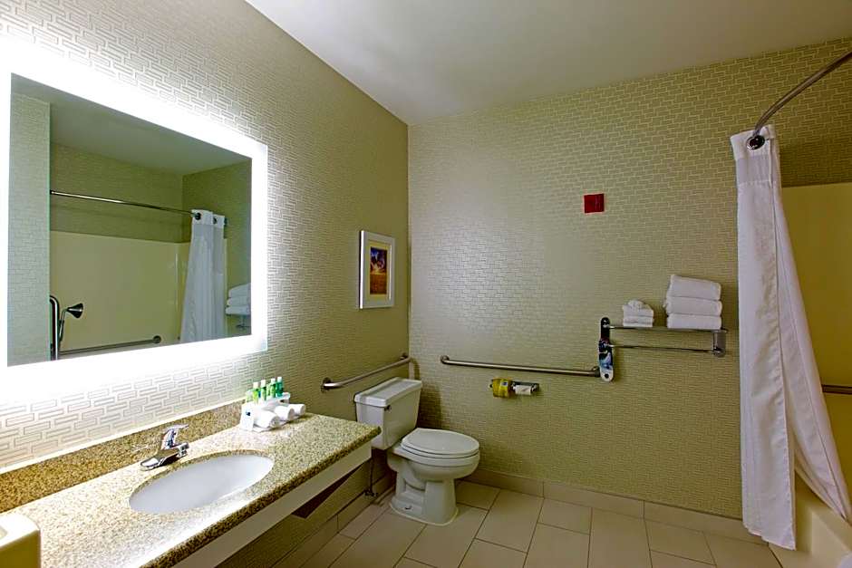 Holiday Inn Express Fargo - West Acres By IHG