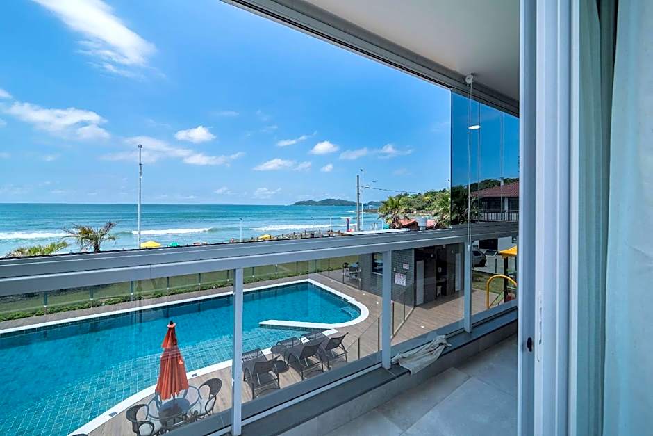 A13 - APARTAMENTO BEIRA MAR NA PRAIA DE BOMBAS 02 SUÍTES