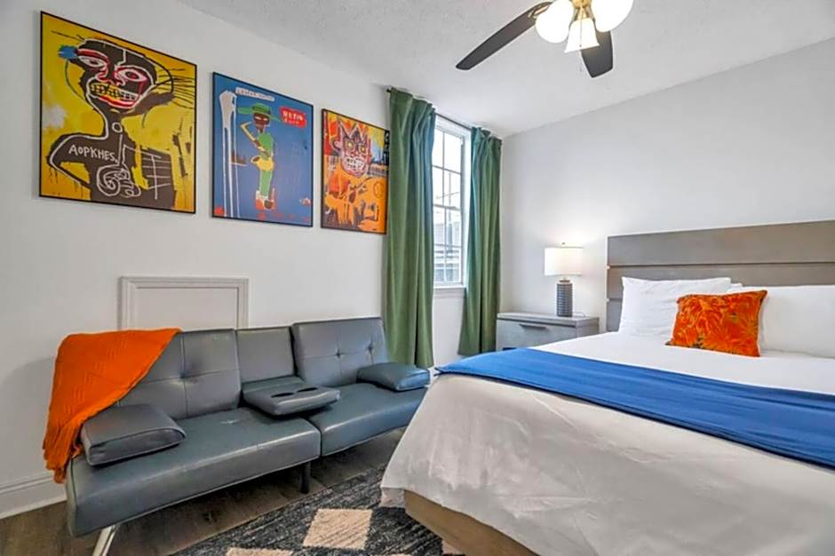Mid-city Muse W Pool -spacious 5br Minutes To Fq