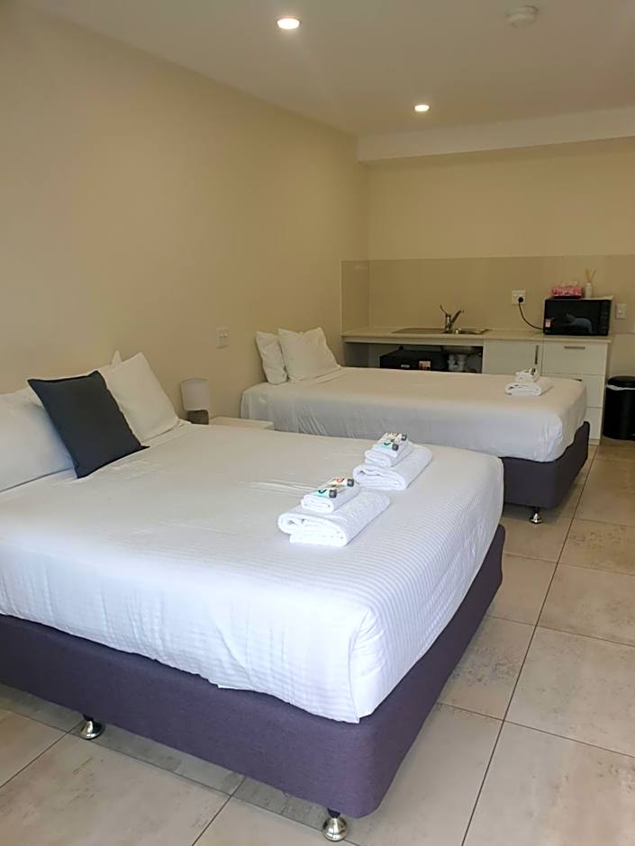 Carlton Suites
