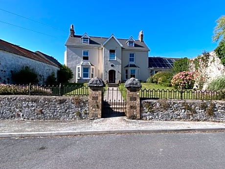 East Llanteg Guest House