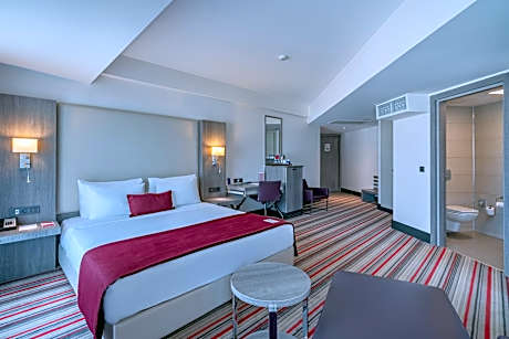 1 King Bed Suite Non-Smoking