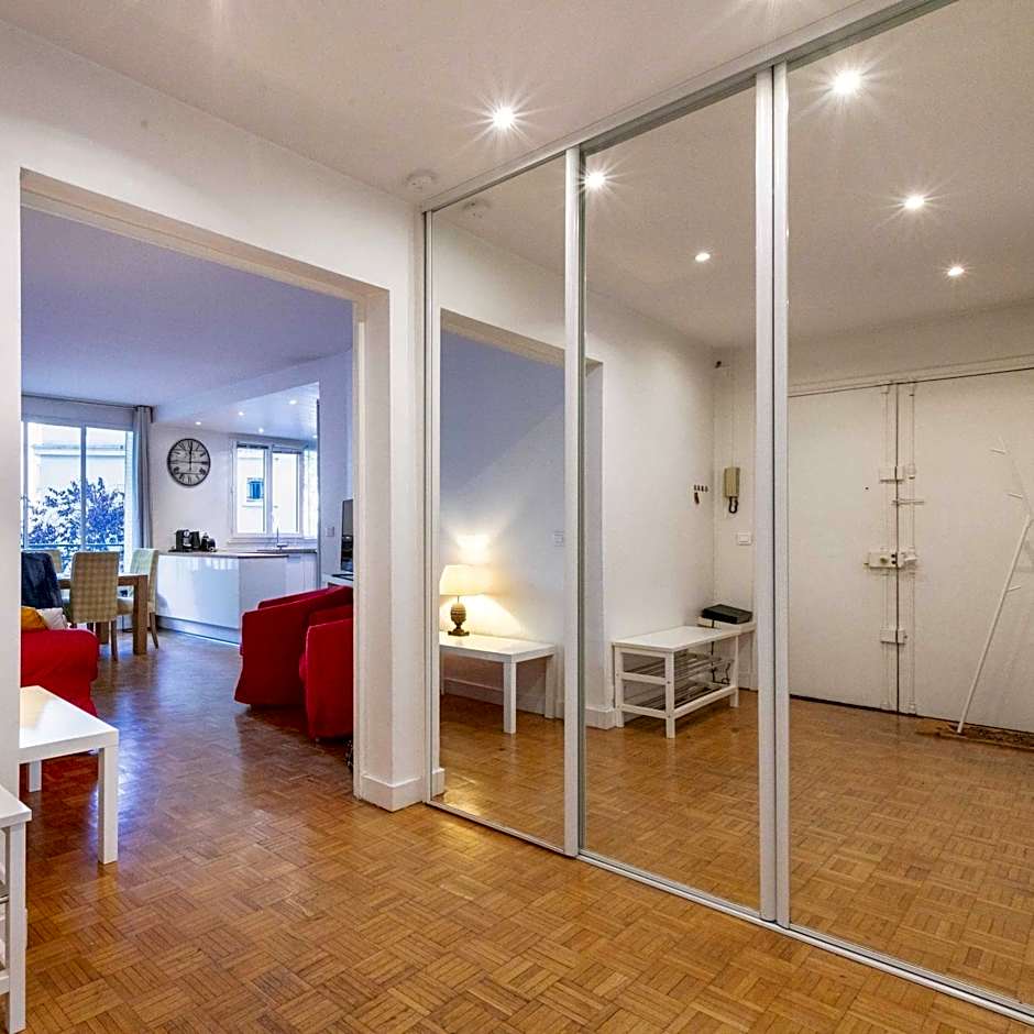 Paris City - Spacious 3 rooms flat for families - 3 minutes from metro station