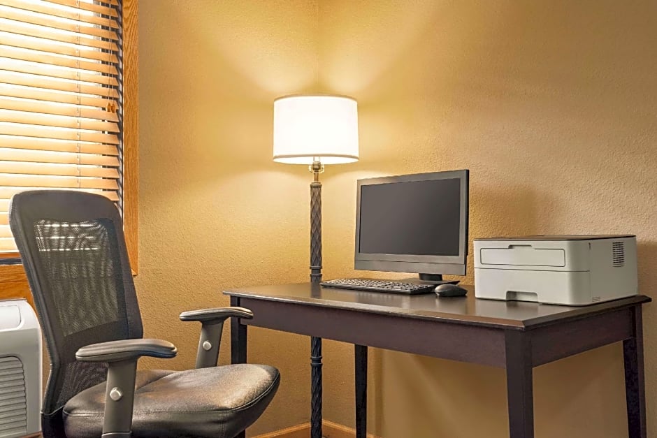 AmericInn by Wyndham Detroit Lakes
