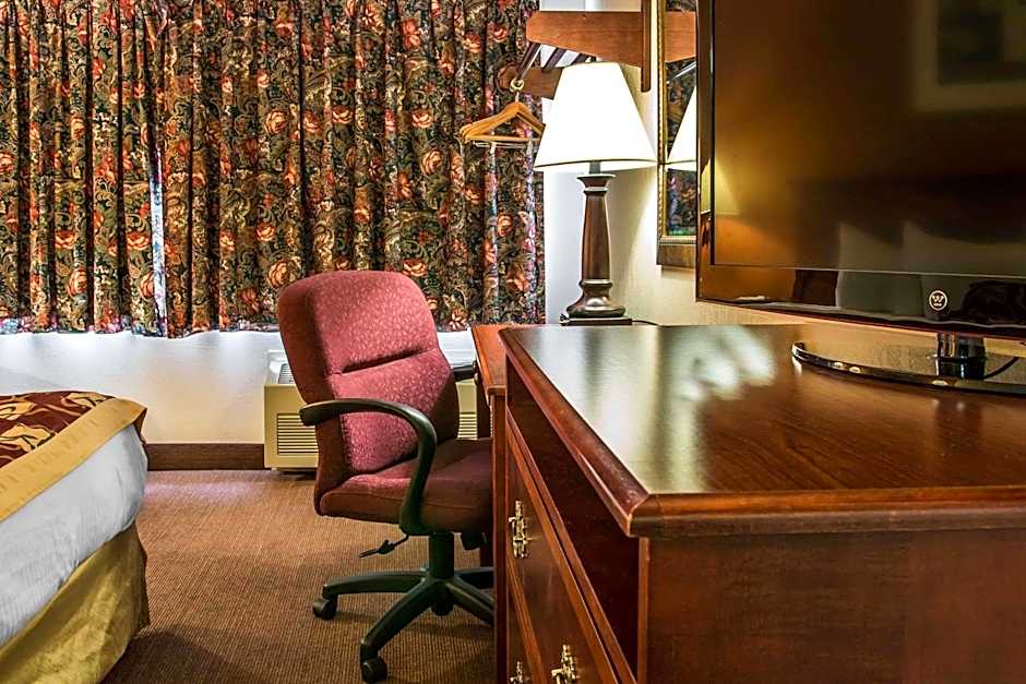 Rodeway Inn Muskegon Airport