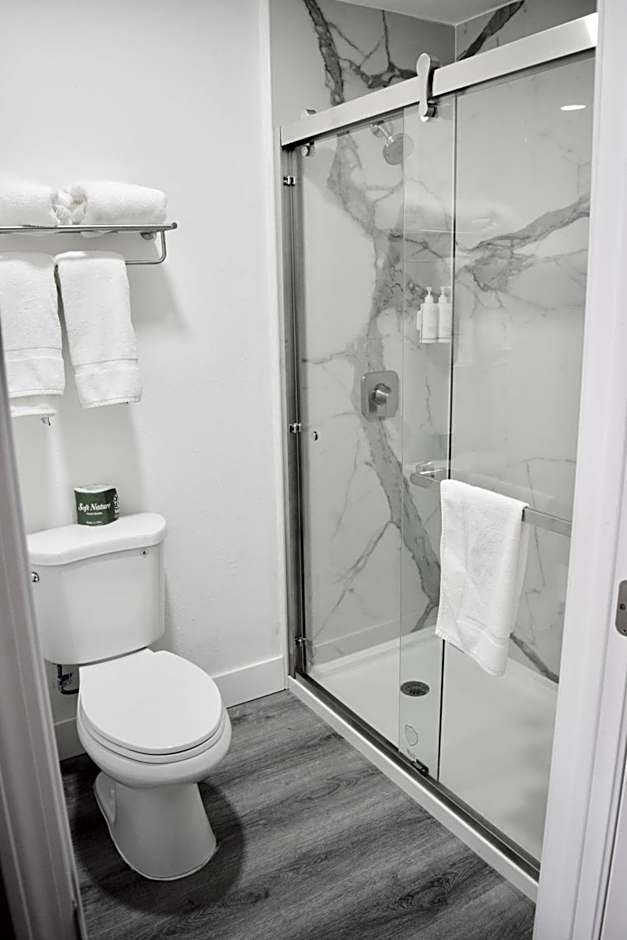 Super 8 by Wyndham Visalia