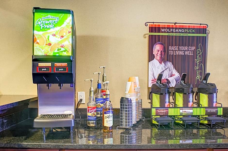 Castle Rock Inn & Suites - Quinter