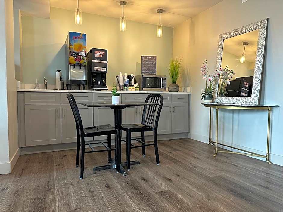 Quarters Inn & Suites