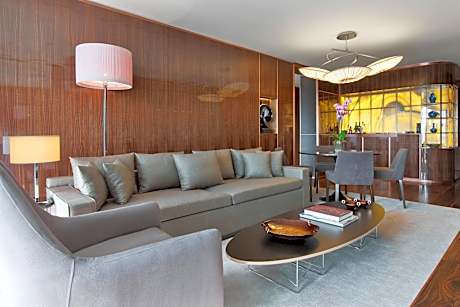 Empire Suite with Macka Park View (St. Regis Butler Service)