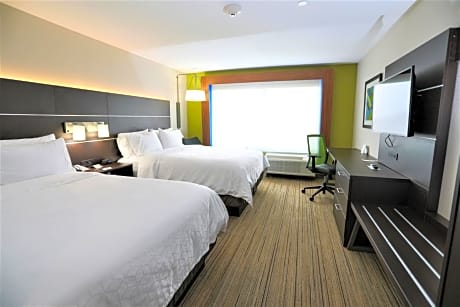 Queen Room with Two Queen Beds and Mobility Accessible Bathtub