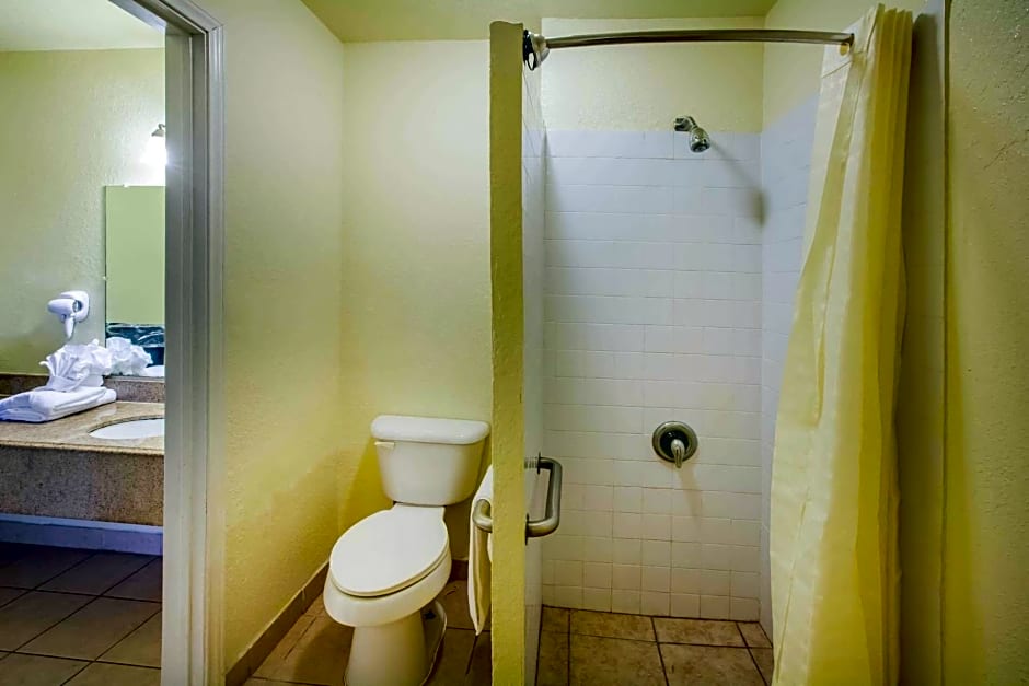 Travelodge by Wyndham Houston Hobby Airport